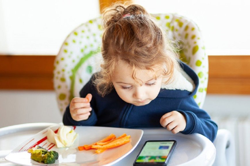 How to eliminate the bad habit of children to eat with the mobile or tablet