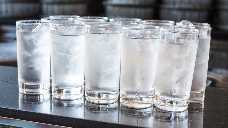Does drinking cold water accelerate the aging process? Learn more in this article